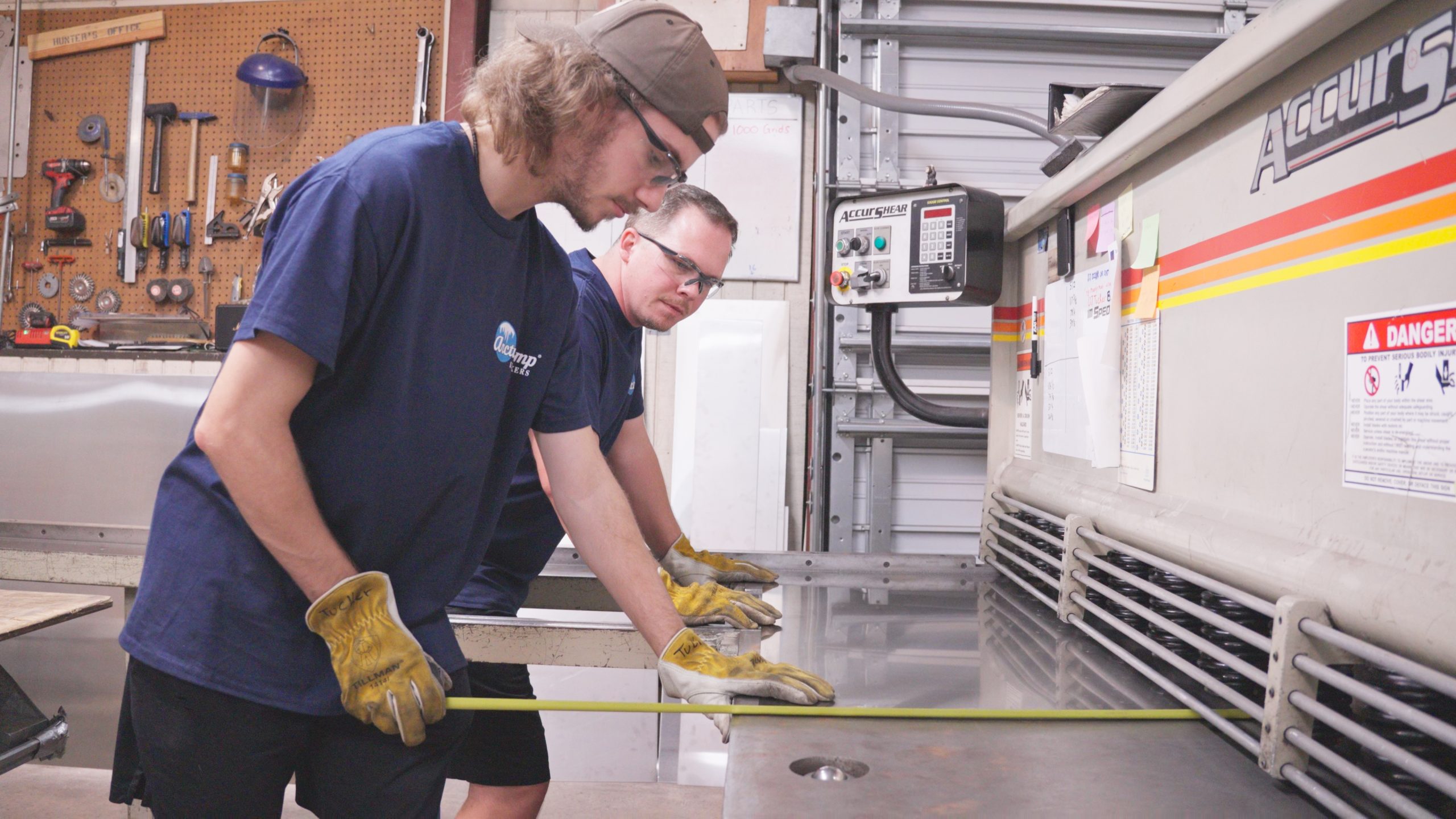 Industrial Ice Machines vs. Commercial Ice Makers: What’s the Difference?